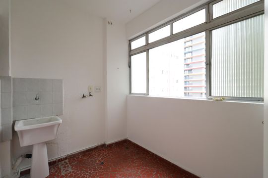 Cozinha e Área de serviço  de apartamento para alugar com 2 quartos, 74m² em Vila Anglo Brasileira, São Paulo