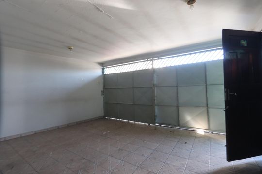 Garagem de casa à venda com 2 quartos, 120m² em Jardim Elba, São Paulo