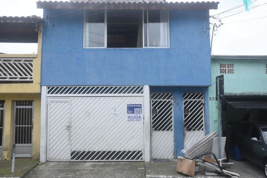 Fachada de casa para alugar com 3 quartos, 120m² em Parque Santa Madalena, São Paulo