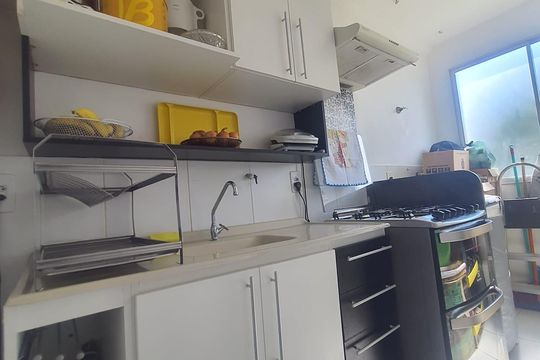 Cozinha de apartamento à venda com 2 quartos, 45m² em Jardim Piracuama, São Paulo