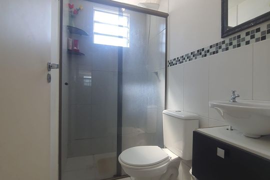 Banheiro de apartamento à venda com 2 quartos, 45m² em Jardim Piracuama, São Paulo