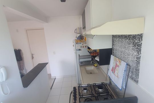 Cozinha de apartamento à venda com 2 quartos, 45m² em Jardim Piracuama, São Paulo
