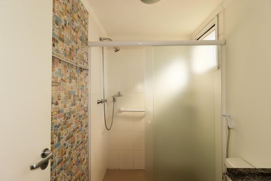 Banheiro da Suíte de apartamento à venda com 2 quartos, 72m² em Vila Camilópolis, Santo André