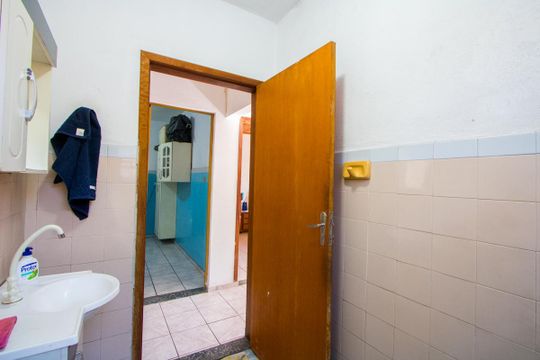 Banheiro social de casa à venda com 3 quartos, 116m² em Vila Homero Thon, Santo André