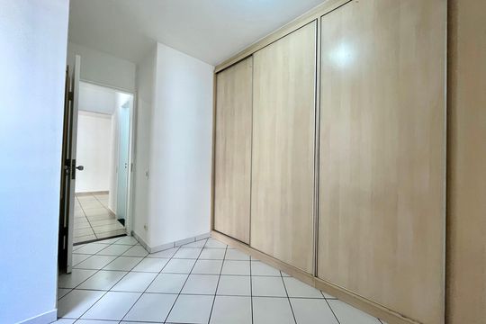 Quarto 1 de apartamento para alugar com 2 quartos, 54m² em Vila Guarani, São Paulo