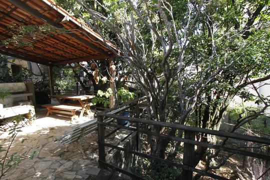 Quintal de casa à venda com 5 quartos, 400m² em Santo Antônio, Belo Horizonte