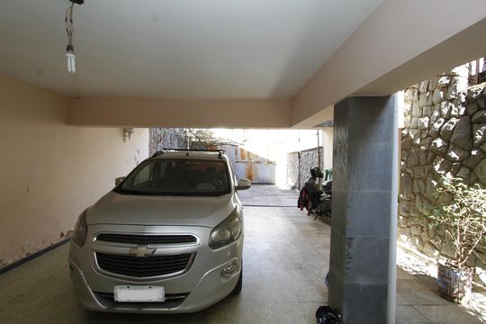 Garagem de casa à venda com 5 quartos, 400m² em Santo Antônio, Belo Horizonte