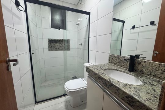 Banheiro de apartamento à venda com 2 quartos, 66m² em Europa, Contagem
