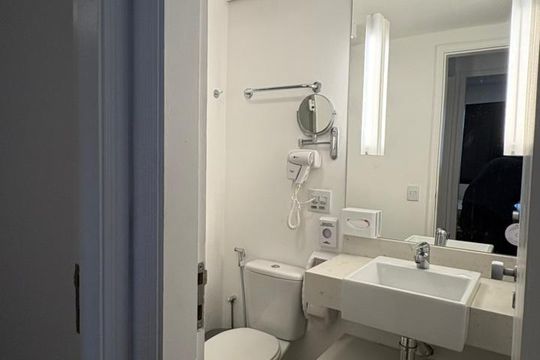 Banheiro de apartamento à venda com 2 quartos, 42m² em Cidade Monções, São Paulo