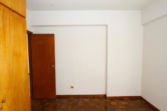 Quarto de kitnet/studio para alugar com 1 quarto, 51m² em Funcionários, Belo Horizonte