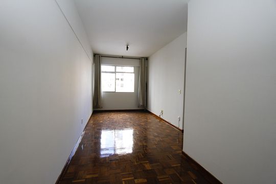 Sala de kitnet/studio para alugar com 1 quarto, 51m² em Funcionários, Belo Horizonte