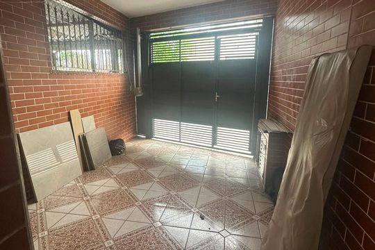 Garagem de casa à venda com 2 quartos, 71m² em Vila Nivi, São Paulo