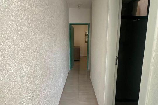 Corredor de casa à venda com 2 quartos, 71m² em Vila Nivi, São Paulo