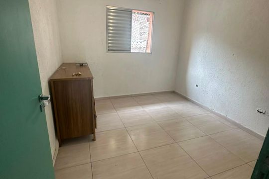 Quarto de casa à venda com 2 quartos, 71m² em Vila Nivi, São Paulo