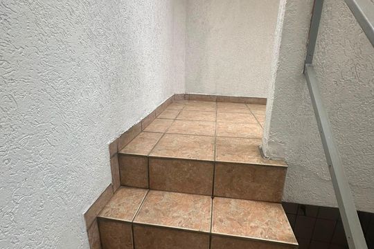 Escada de casa à venda com 2 quartos, 71m² em Vila Nivi, São Paulo