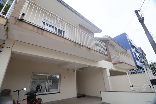 Fachada de casa para alugar com 3 quartos, 200m² em Fátima, Canoas