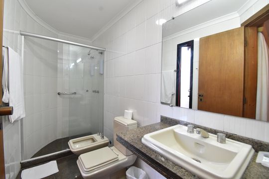 Banheiro do Studio de apartamento para alugar com 1 quarto, 36m² em Batel, Curitiba