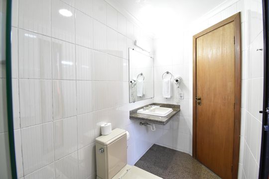 Banheiro do Studio de apartamento para alugar com 1 quarto, 36m² em Batel, Curitiba