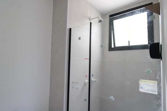 Banheiro de apartamento para alugar com 2 quartos, 67m² em Barra Olímpica, Rio de Janeiro
