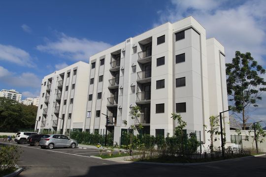 Fachada do bloco de apartamento para alugar com 2 quartos, 67m² em Barra Olímpica, Rio de Janeiro
