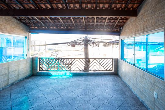 Varanda gourmet de casa para alugar com 2 quartos, 200m² em Canhema, Diadema