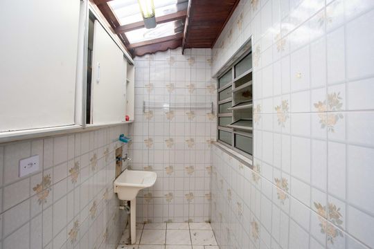 Área de Serviço de casa para alugar com 2 quartos, 200m² em Canhema, Diadema