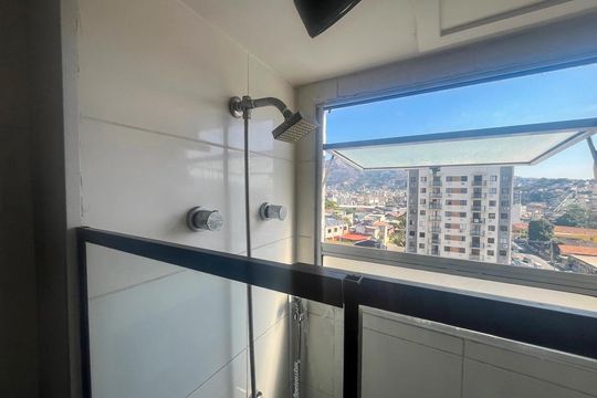 Banheiro de apartamento para alugar com 2 quartos, 50m² em Encantado, Rio de Janeiro