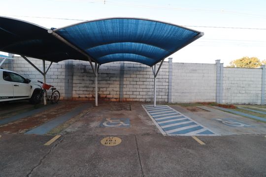 Garagem de apartamento para alugar com 2 quartos, 45m² em Alto Umuarama, Uberlândia