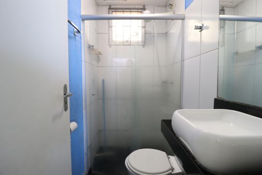 Banheiro Social de apartamento para alugar com 2 quartos, 45m² em Alto Umuarama, Uberlândia