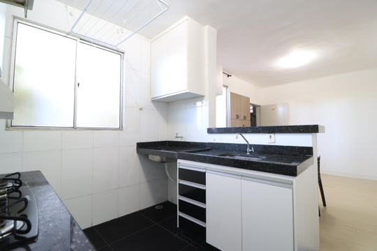 Cozinha de apartamento para alugar com 2 quartos, 45m² em Alto Umuarama, Uberlândia