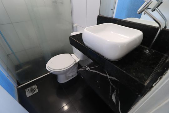Banheiro Social de apartamento para alugar com 2 quartos, 45m² em Alto Umuarama, Uberlândia
