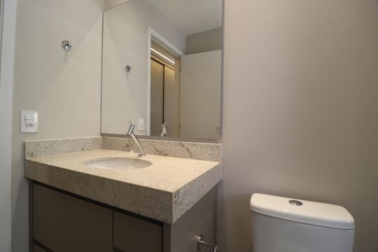 Banheiro do Quarto 3 de apartamento para alugar com 3 quartos, 96m² em Gávea, Uberlândia