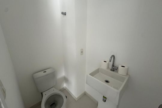 Lavabo de apartamento à venda com 4 quartos, 184m² em Vila Yara, Osasco