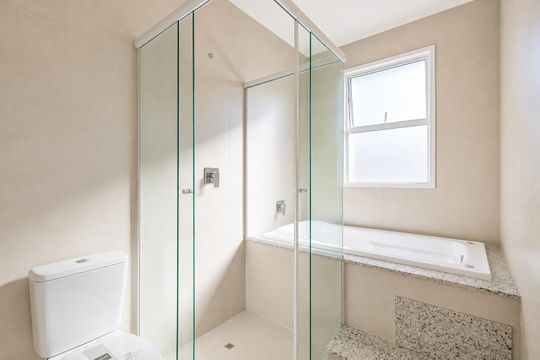 Banheiro de casa para alugar com 3 quartos, 195m² em Jardim Itu, Porto Alegre