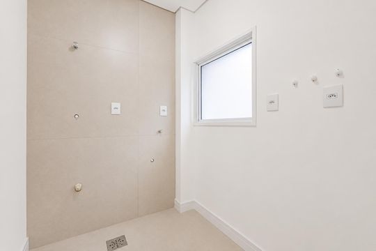 Área de serviço de casa para alugar com 3 quartos, 195m² em Jardim Itu, Porto Alegre