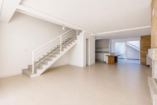 Casa para alugar com 3 quartos, 195m² em Jardim Itu, Porto Alegre