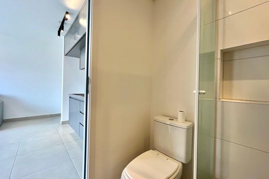 Banheiro de kitnet/studio à venda com 1 quarto, 24m² em Vila da Saúde, São Paulo