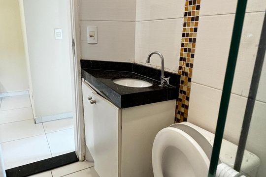 Banheiro de apartamento à venda com 2 quartos, 48m² em Parque Capuava, Santo André