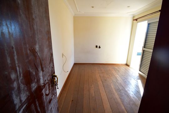 Quarto 1 - Suíte de casa à venda com 3 quartos, 300m² em Parque São Quirino, Campinas