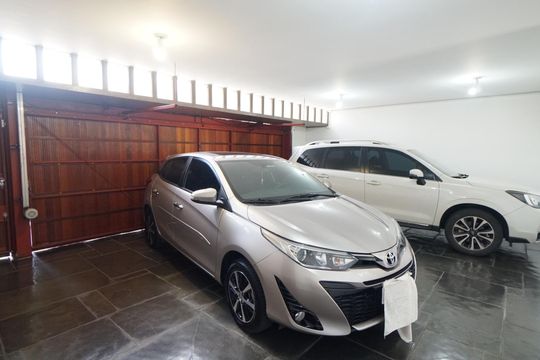 Garagem de casa à venda com 3 quartos, 307m² em Cidade Vargas, São Paulo