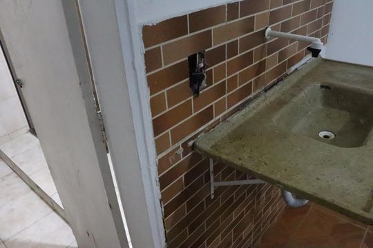 Pia de apartamento para alugar com 2 quartos, 40m² em Centro, Campos dos Goytacazes