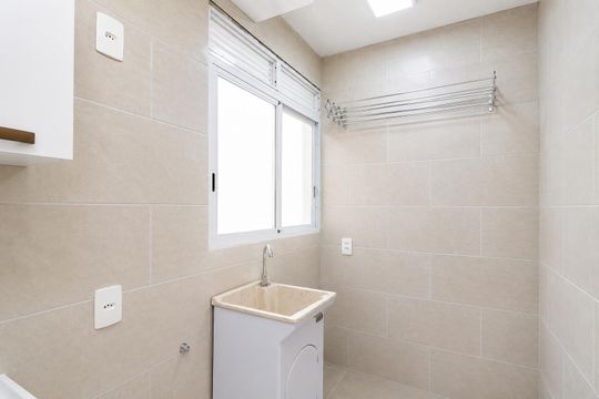 Área de serviço de apartamento para alugar com 2 quartos, 40m² em Campo Novo, Porto Alegre