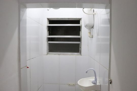Banheiro de kitnet/studio para alugar com 1 quarto, 40m² em Centro, Campos dos Goytacazes