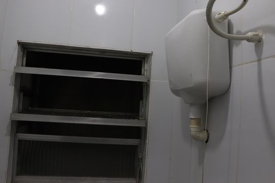 Banheiro de kitnet/studio para alugar com 1 quarto, 40m² em Centro, Campos dos Goytacazes