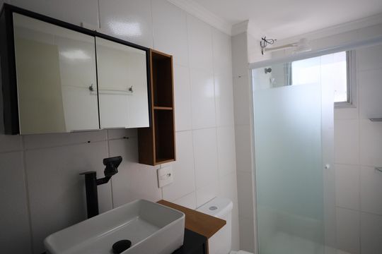 Banheiro de apartamento para alugar com 2 quartos, 61m² em Quitaúna, Osasco