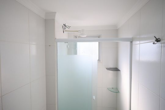 Banheiro de apartamento para alugar com 2 quartos, 61m² em Quitaúna, Osasco