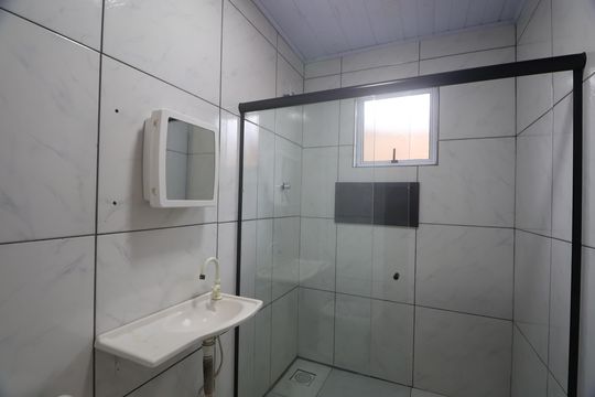 Banheiro  de casa para alugar com 2 quartos, 60m² em Fátima, Canoas