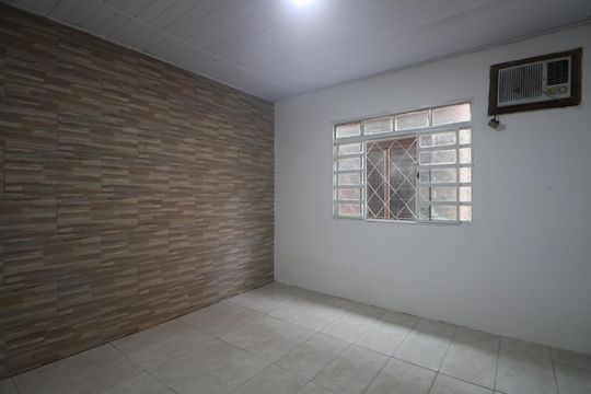 Quarto 1  de casa para alugar com 2 quartos, 60m² em Fátima, Canoas