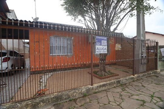 Fachada de casa para alugar com 2 quartos, 60m² em Fátima, Canoas