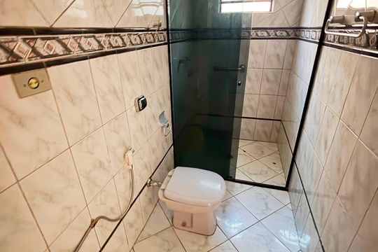 Banheiro de casa para alugar com 4 quartos, 280m² em Jardim Satélite, São José dos Campos